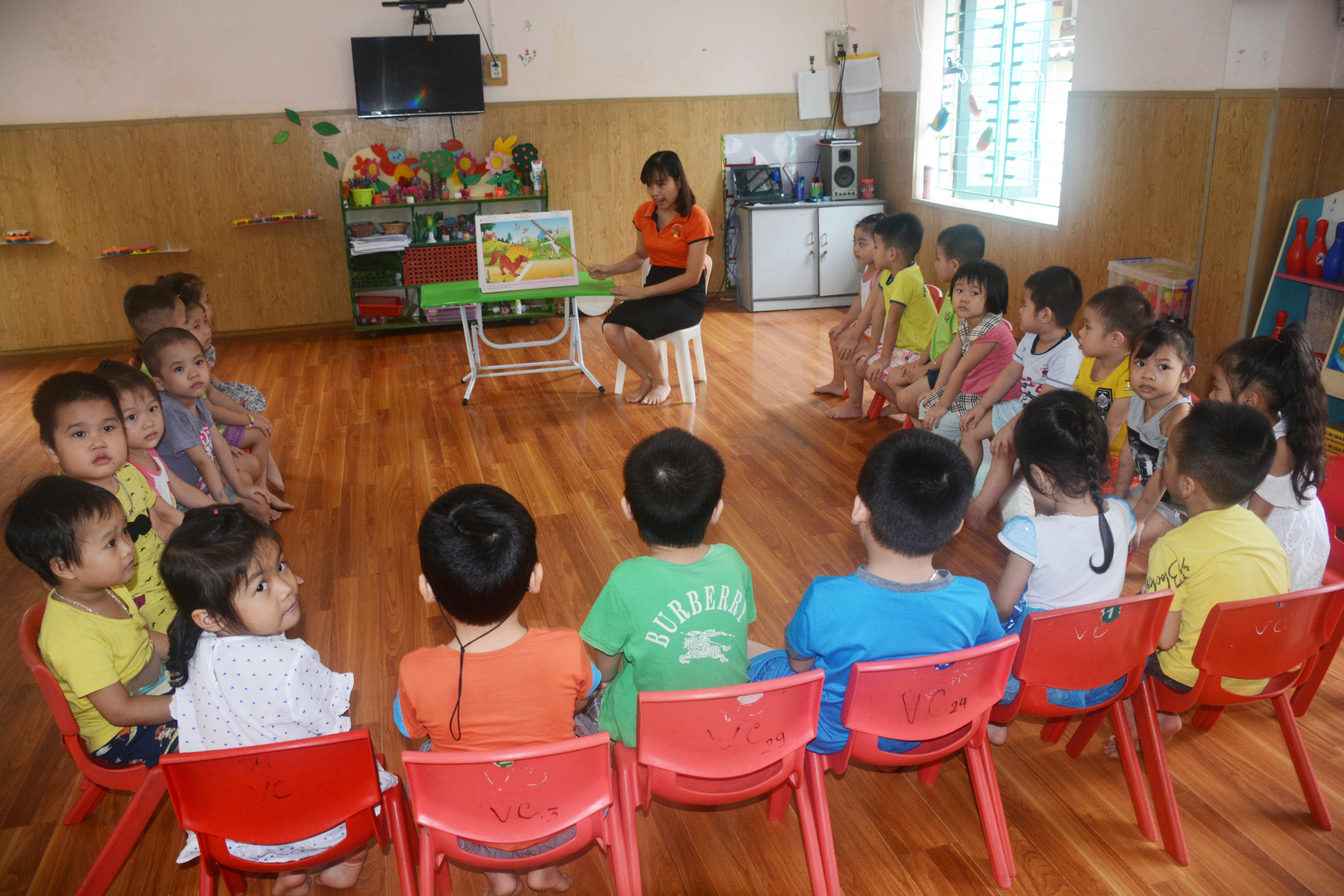 Công nhân gửi con ở đâu để đi làm?